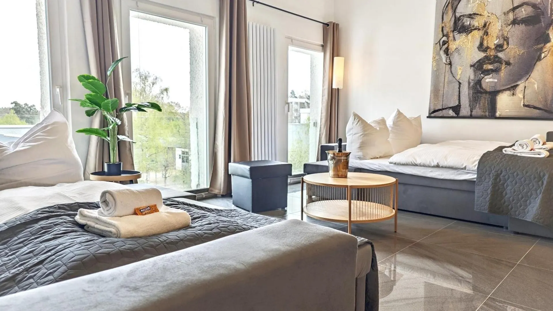 Apartment Loft Fuer Bis Zu 12, Whirlpool, Infrarotsauna, Arcade-Spiele, Tischfussball, Wii Nuremberg Germany