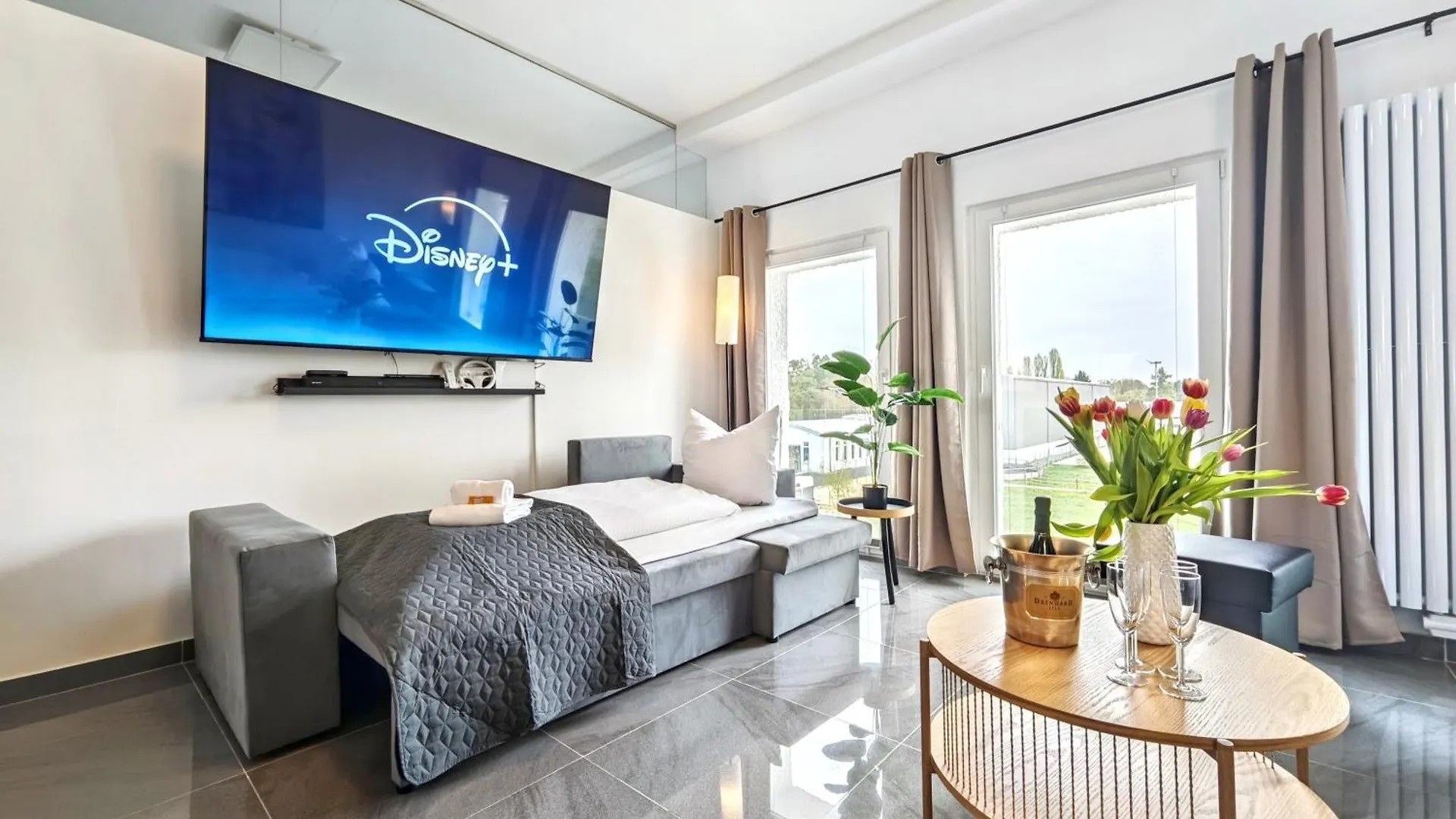 Loft Fuer Bis Zu 12, Whirlpool, Infrarotsauna, Arcade-Spiele, Tischfussball, Wii Nuremberg Apartment