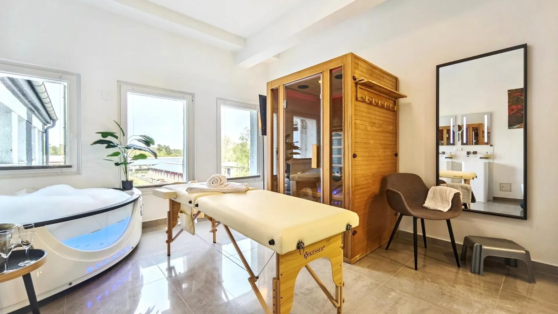 Loft Fuer Bis Zu 12, Whirlpool, Infrarotsauna, Arcade-Spiele, Tischfussball, Wii Nuremberg Apartment