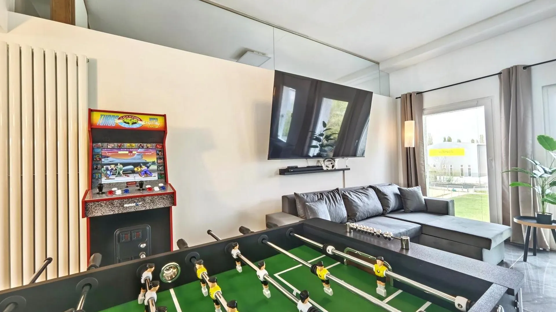 Loft Fuer Bis Zu 12, Whirlpool, Infrarotsauna, Arcade-Spiele, Tischfussball, Wii Nuremberg Apartment
