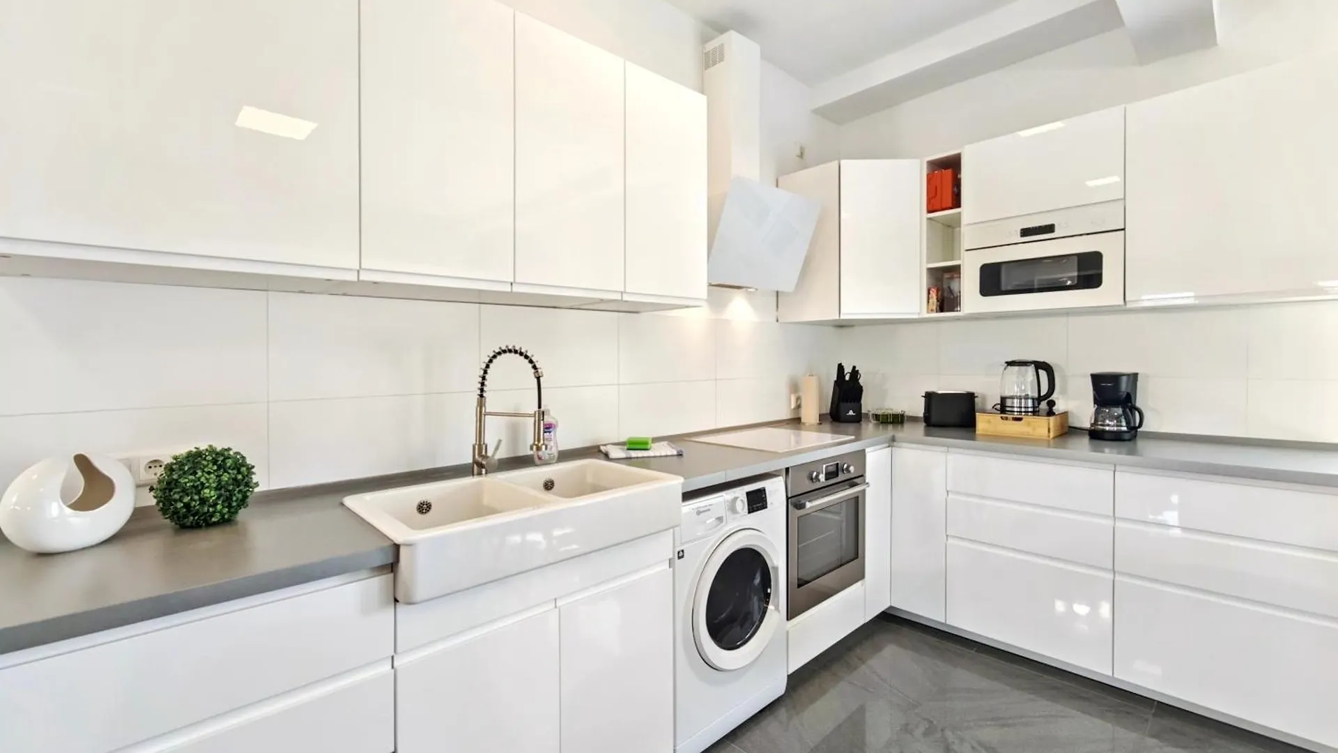 Loft Fuer Bis Zu 12, Whirlpool, Infrarotsauna, Arcade-Spiele, Tischfussball, Wii Nuremberg Apartment