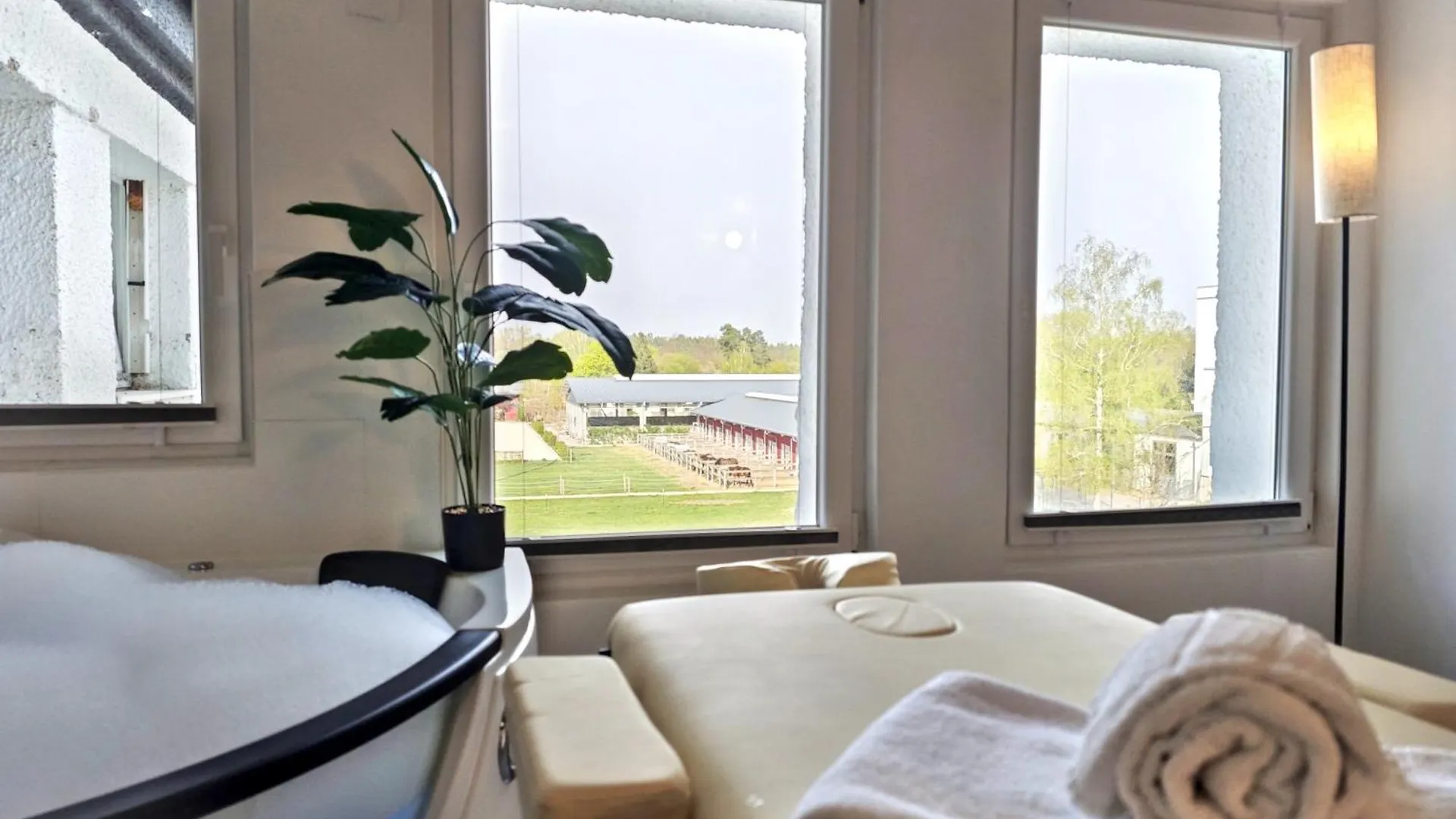 Loft Fuer Bis Zu 12, Whirlpool, Infrarotsauna, Arcade-Spiele, Tischfussball, Wii Nuremberg Apartment