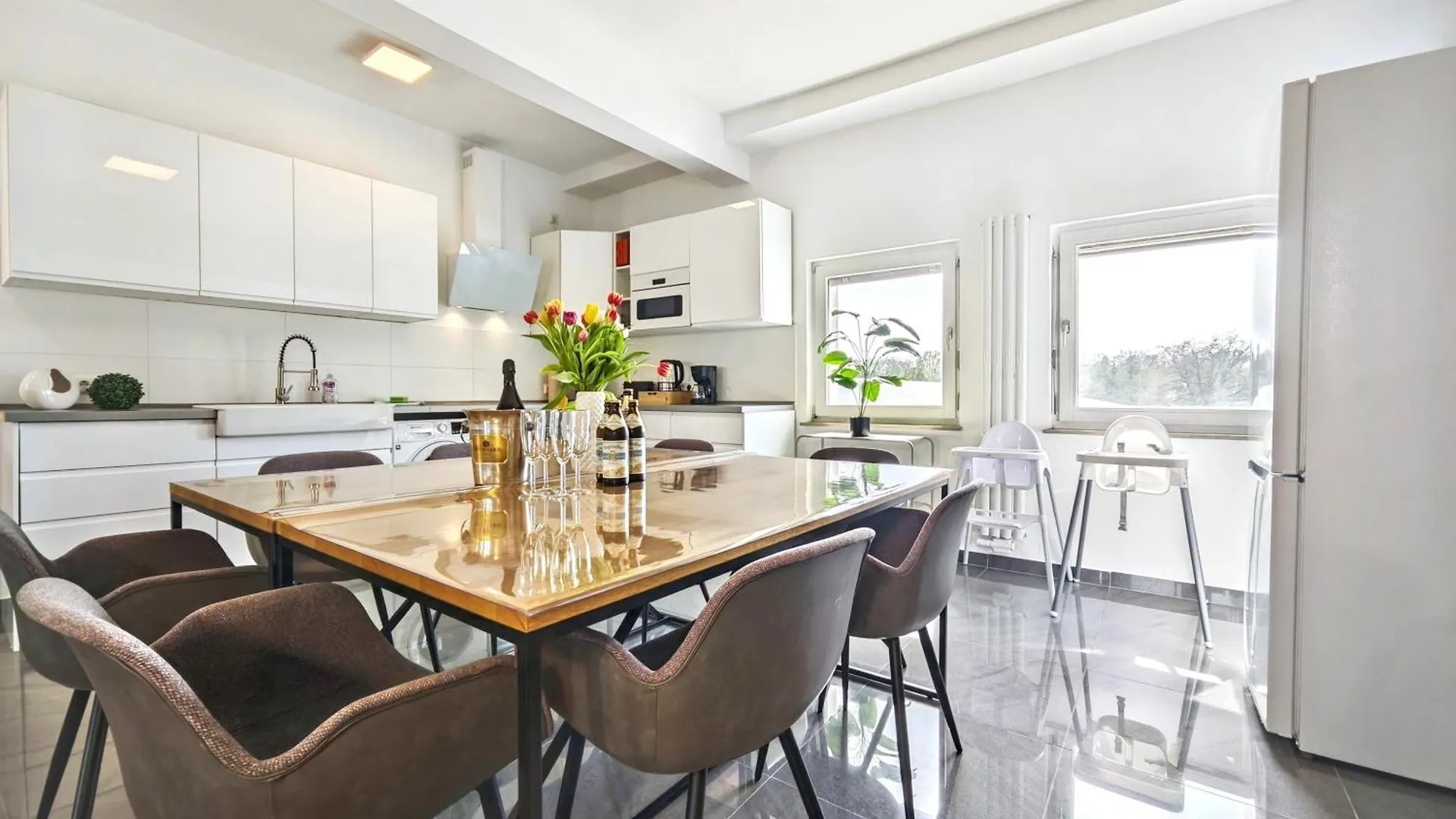 Loft Fuer Bis Zu 12, Whirlpool, Infrarotsauna, Arcade-Spiele, Tischfussball, Wii Nuremberg Apartment