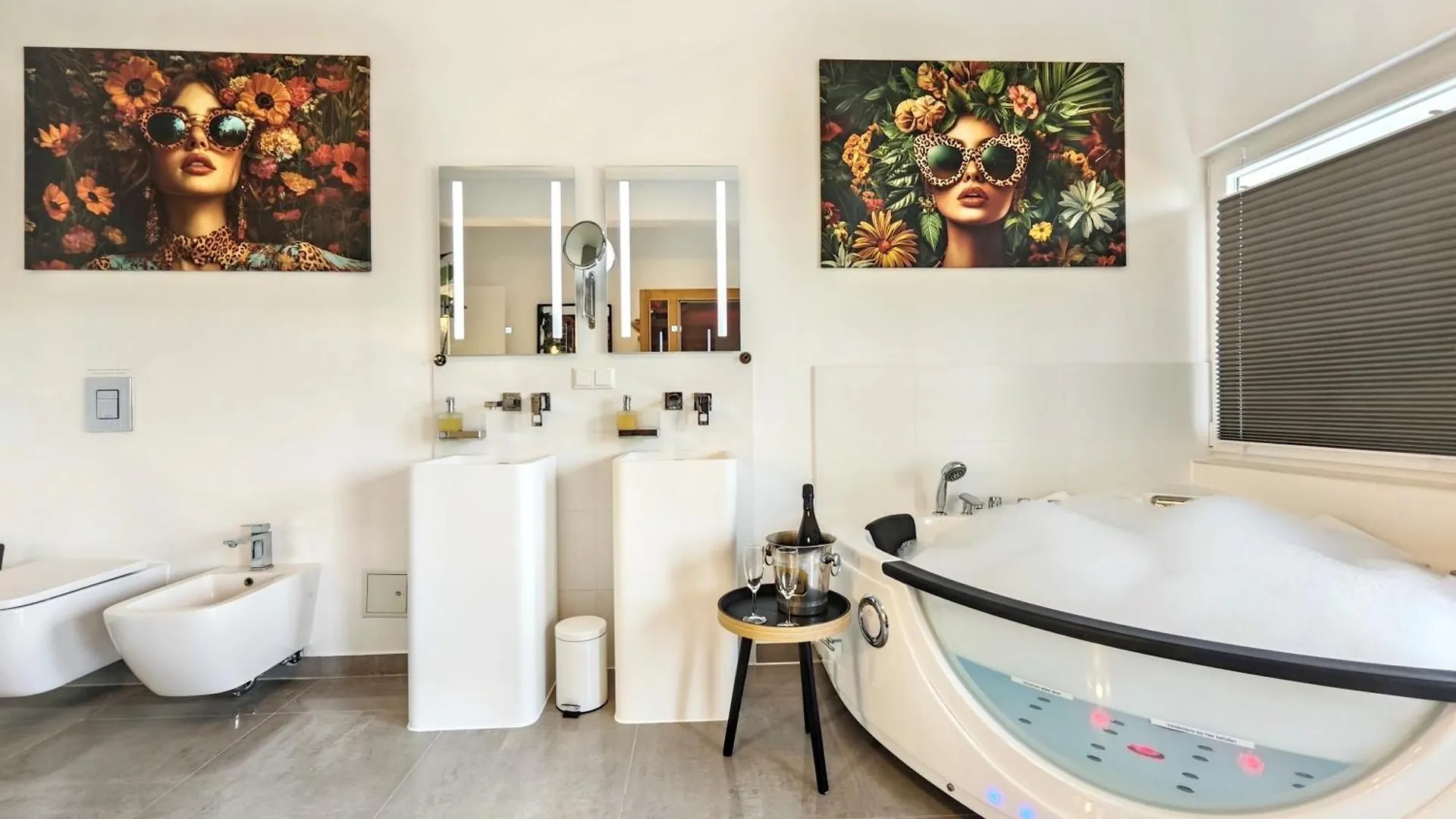 Apartment Loft Fuer Bis Zu 12, Whirlpool, Infrarotsauna, Arcade-Spiele, Tischfussball, Wii Nuremberg