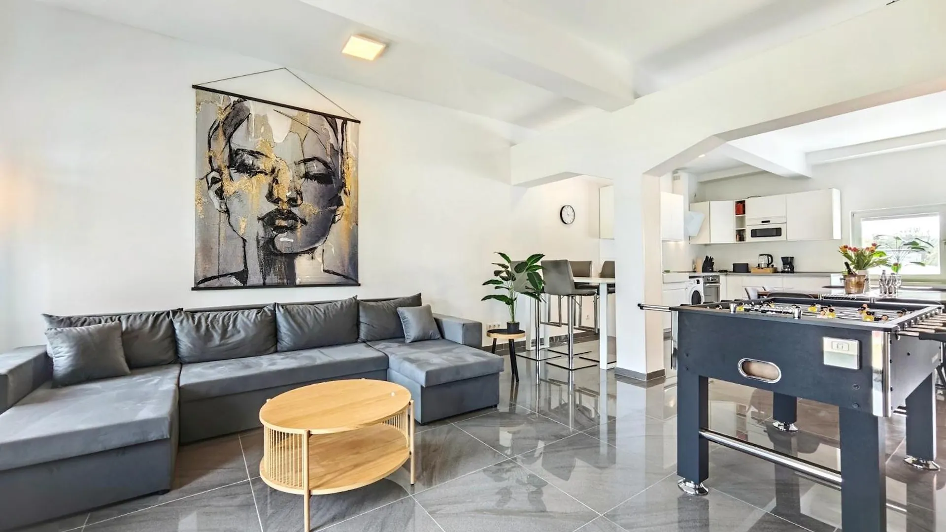 Loft Fuer Bis Zu 12, Whirlpool, Infrarotsauna, Arcade-Spiele, Tischfussball, Wii Nuremberg 0*,