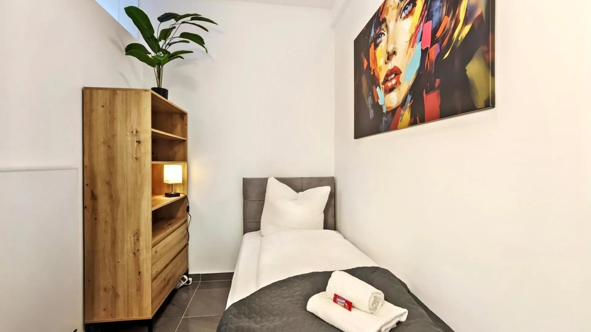 Loft Fuer Bis Zu 12, Whirlpool, Infrarotsauna, Arcade-Spiele, Tischfussball, Wii Nuremberg Apartment