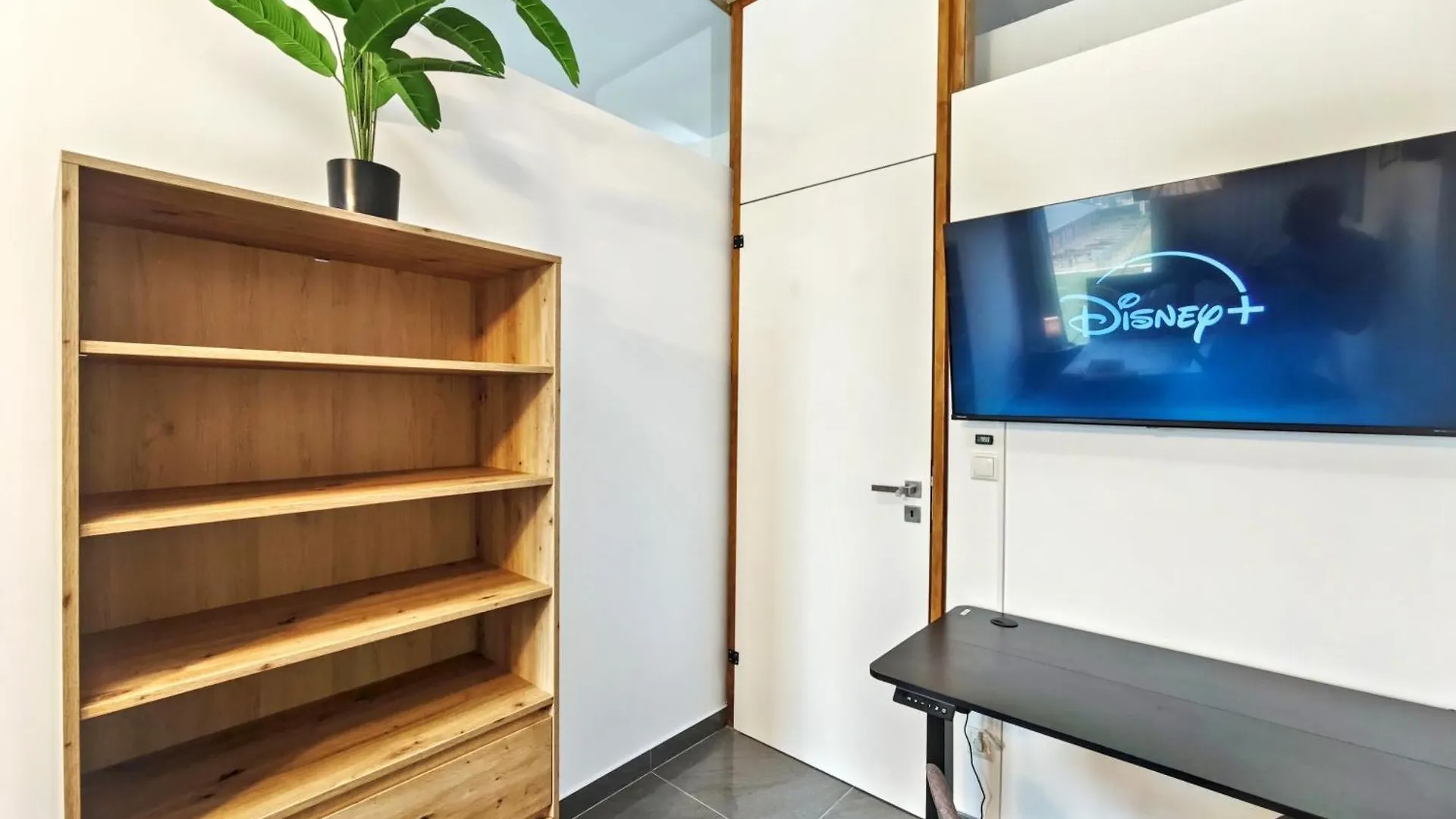 Loft Fuer Bis Zu 12, Whirlpool, Infrarotsauna, Arcade-Spiele, Tischfussball, Wii Nuremberg Germany