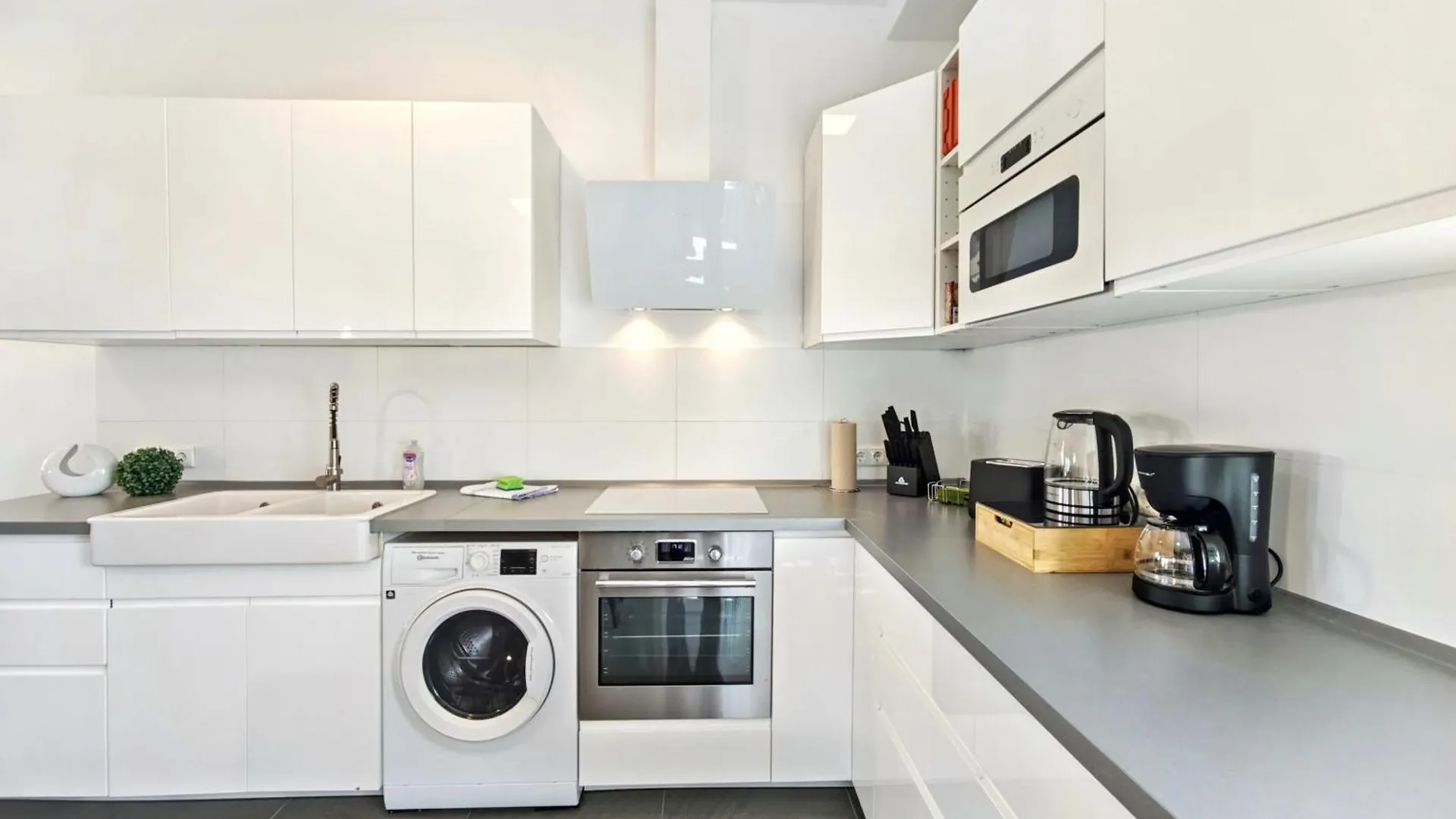 Loft Fuer Bis Zu 12, Whirlpool, Infrarotsauna, Arcade-Spiele, Tischfussball, Wii Nuremberg Apartment